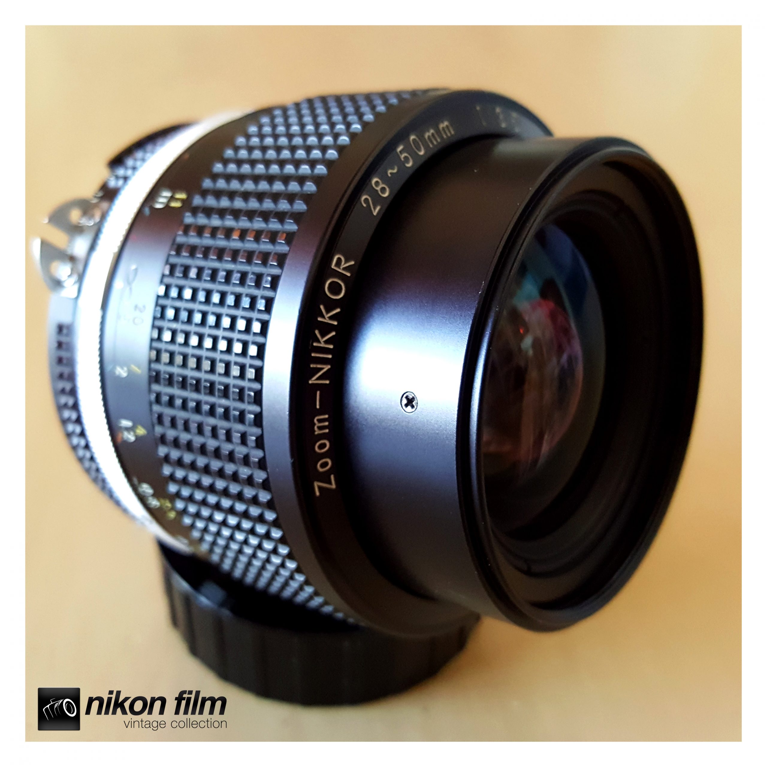 Nikon Zoom-Nikkor 28-50mm F/3.5 AiS - Case