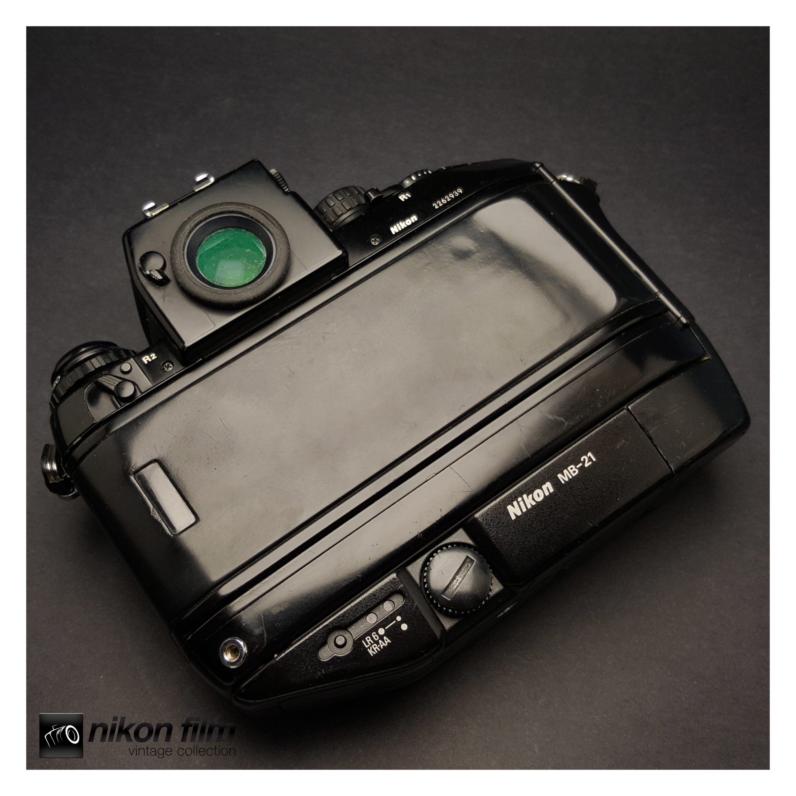 Nikon F4S (MB-21) - Boxed