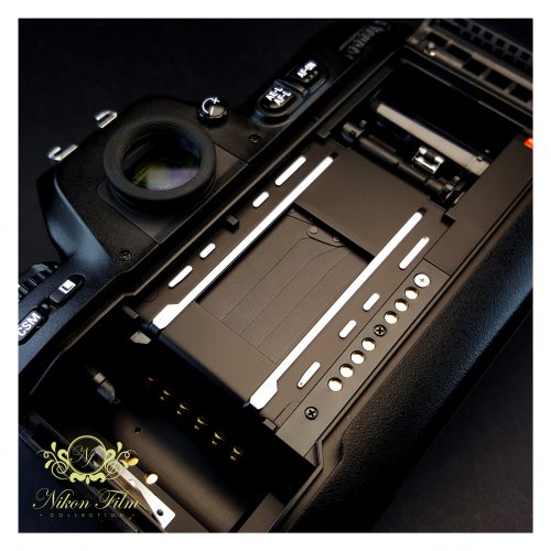 21128-Nikon-F100-Professional-Kit-–-Boxed-2070370-14