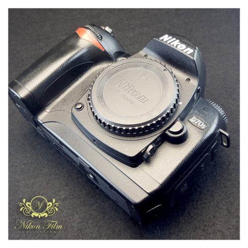 22002 - Nikon D70s - 4205240 (2)